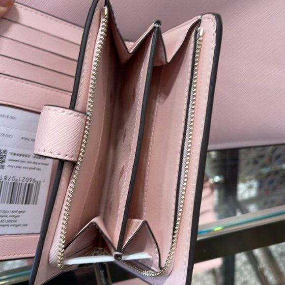 Kate Spade Madison Medium Compact Bifold Wallet Conch Pink
Color: Conch Pink
NWT - Picture 9 of 16